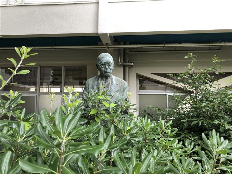 保井コノ理学博士の銅像の画像